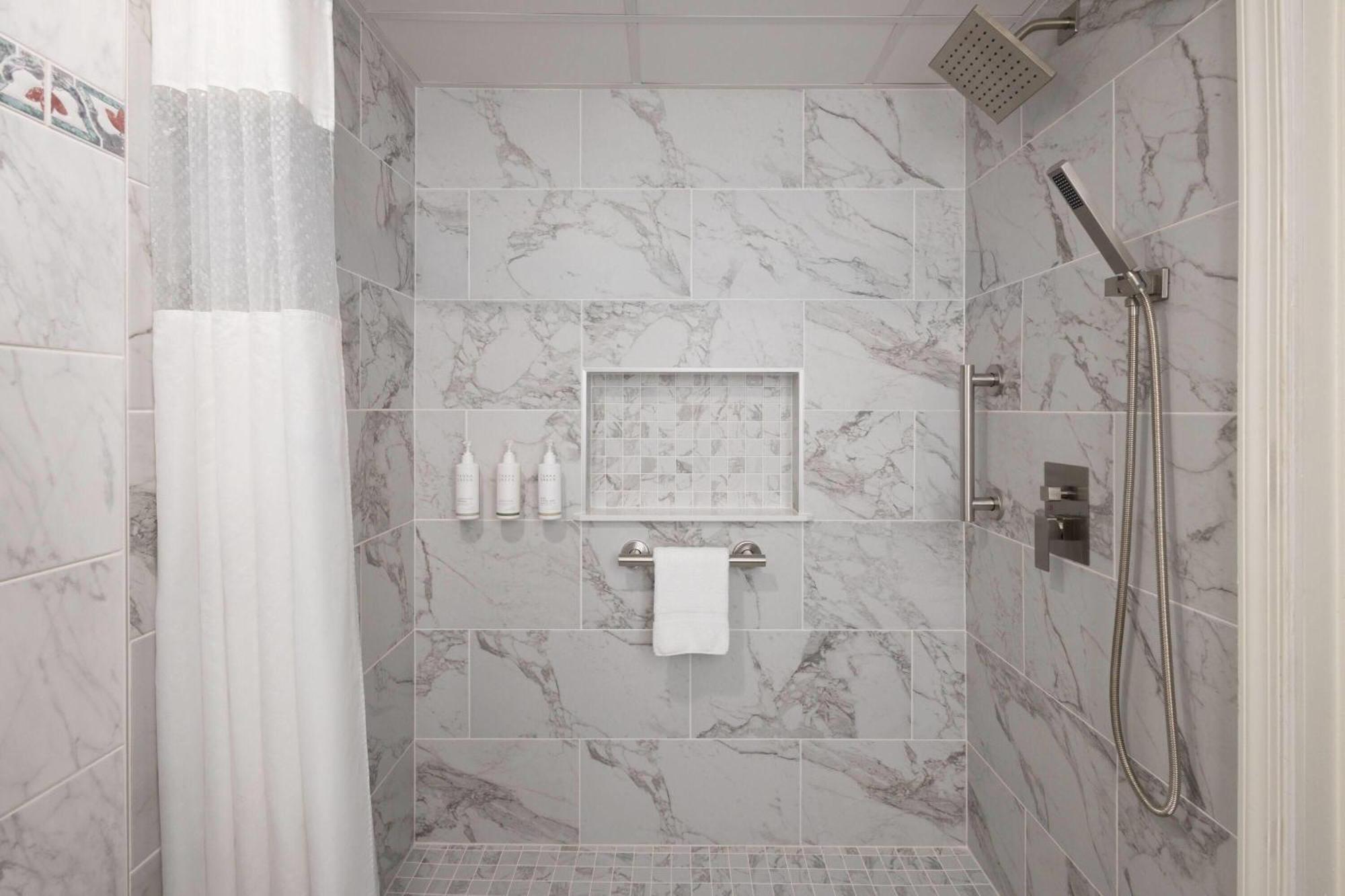 Howard Johnson Plaza By Wyndham Ocean City Oceanfront מראה חיצוני תמונה