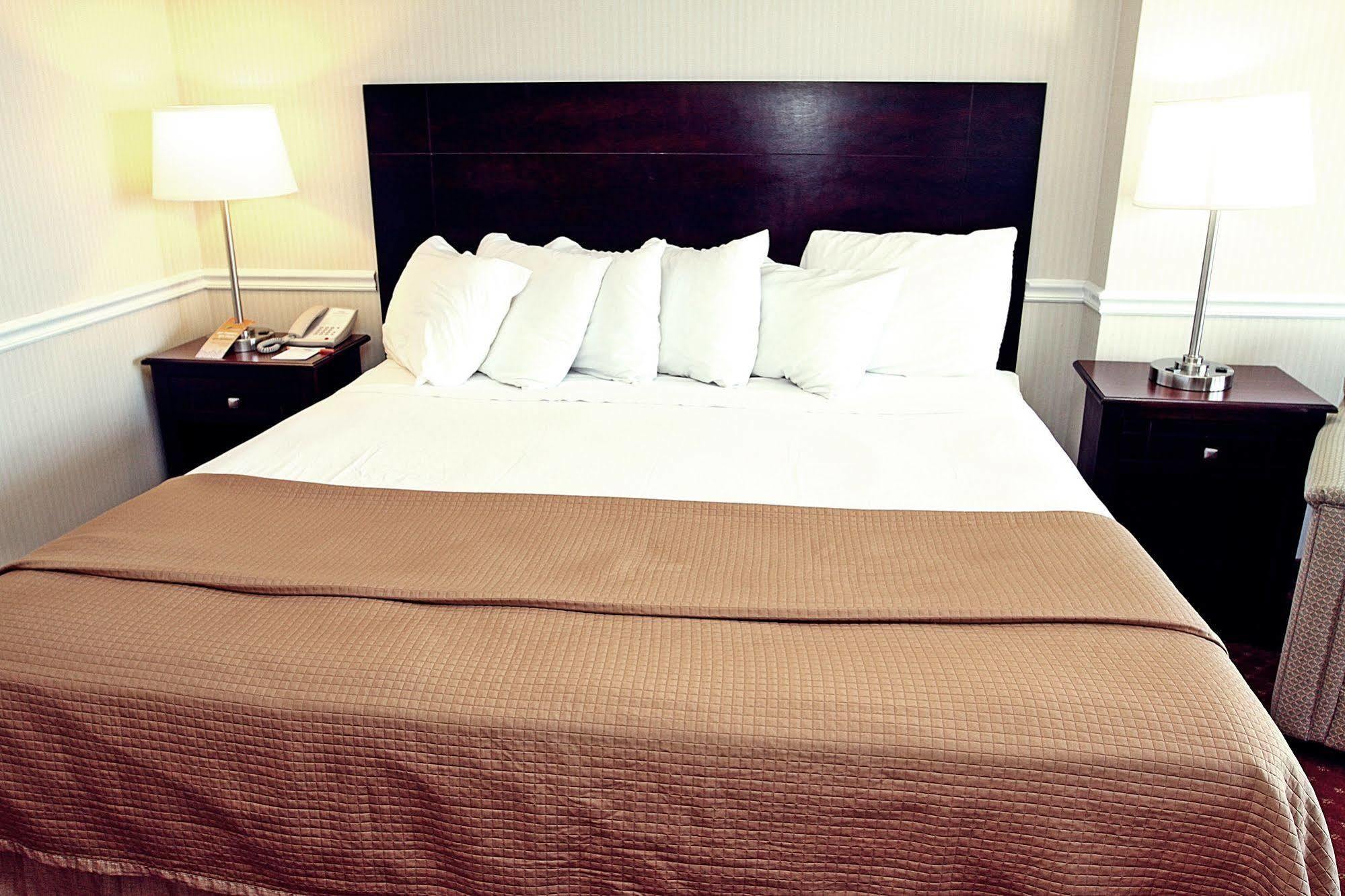 Howard Johnson Plaza By Wyndham Ocean City Oceanfront מראה חיצוני תמונה
